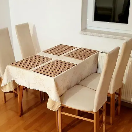 아파트 Apartman Jeti 페일
